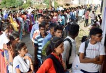 How the Craze For Government Jobs in India is Lowering the Quality of Education